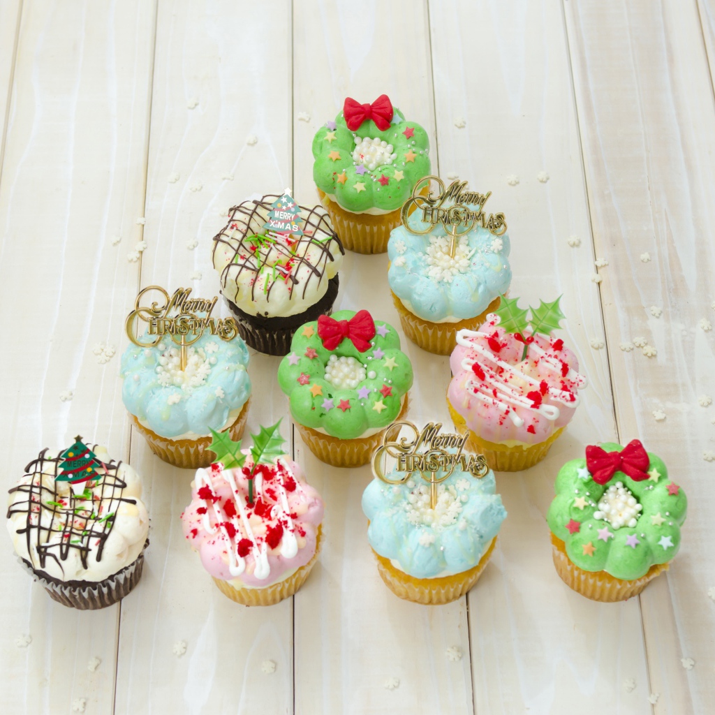 Праздничные кексы с кремом на Рождество