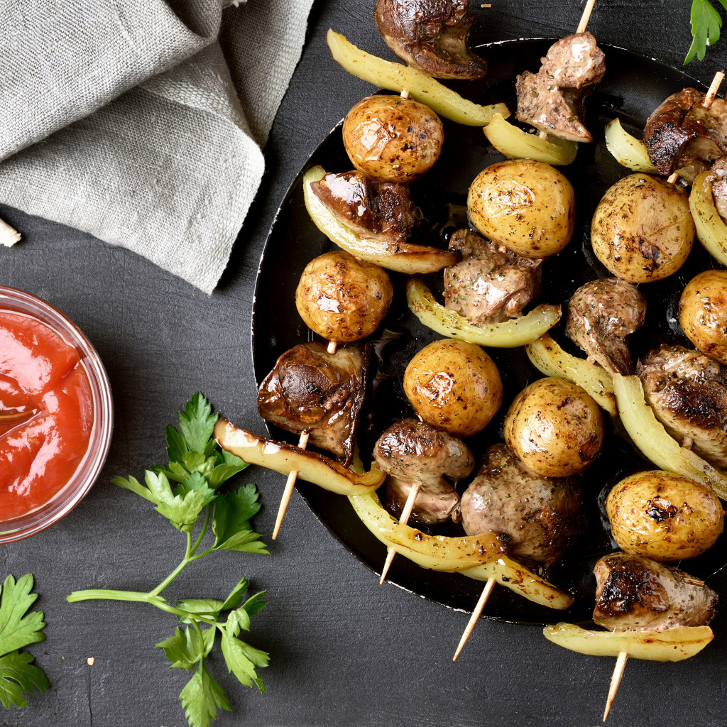 Шашлыки на шпажках с картофелем и перцем