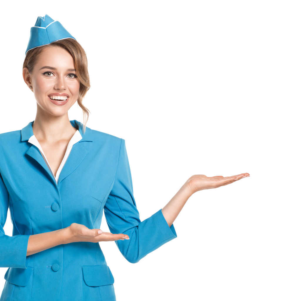 Девушка в синем костюме стюардессы на белом фоне