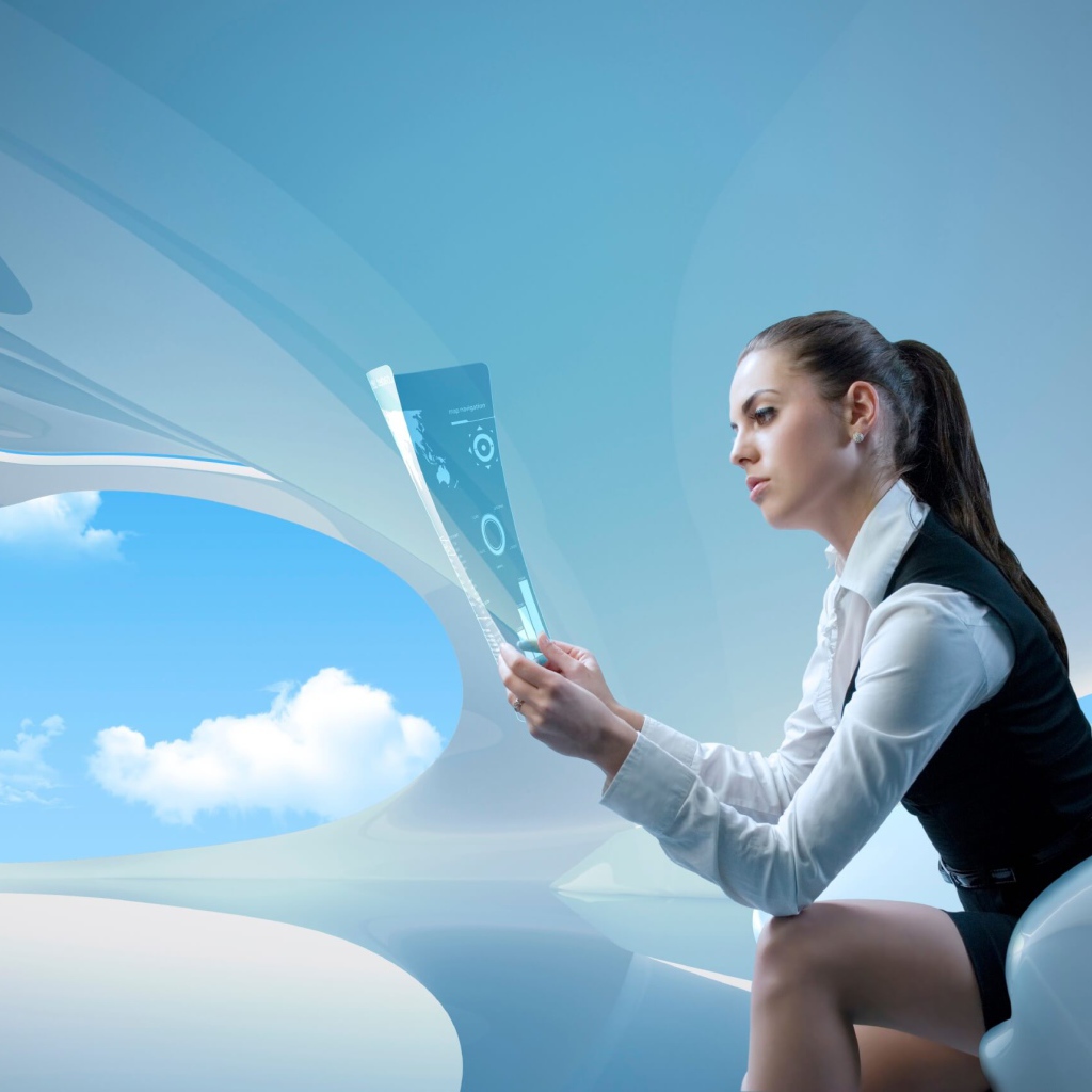 Стильная девушка с электронной газетой 