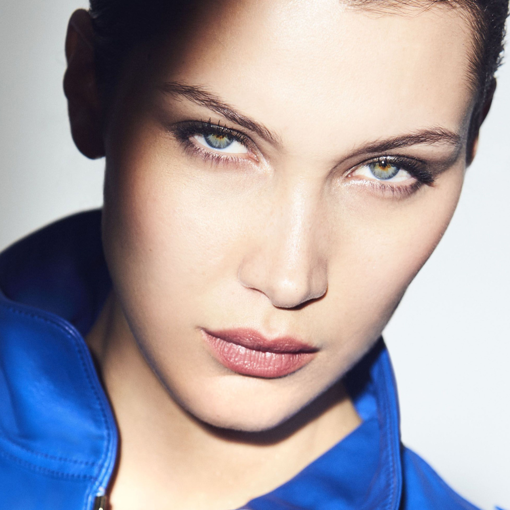 Красивый взгляд модели Белла Хадид
