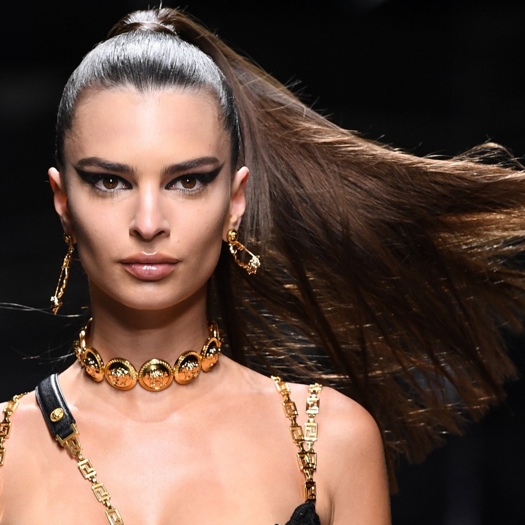 Красивая модель Эмили Ратаковски на показе мод