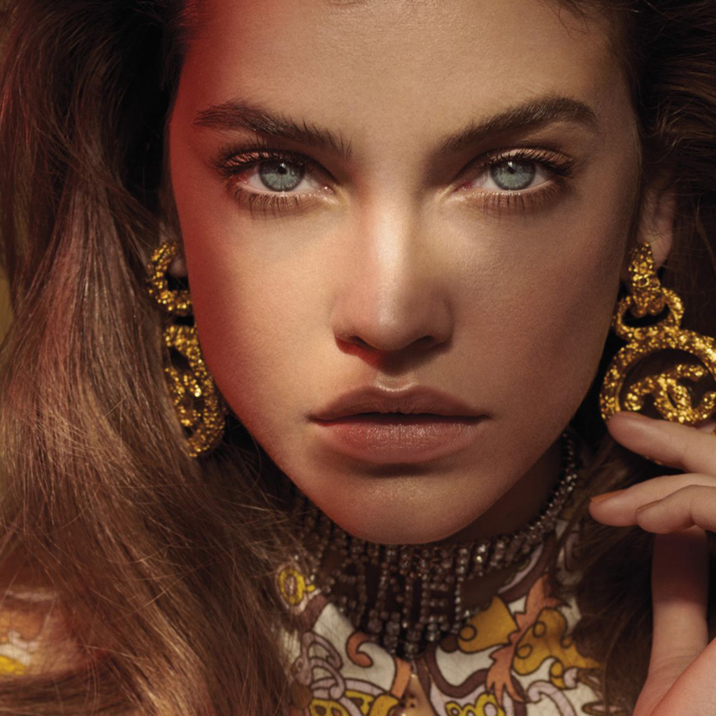 Популярная модель Барбара Палвин лицо крупным планом