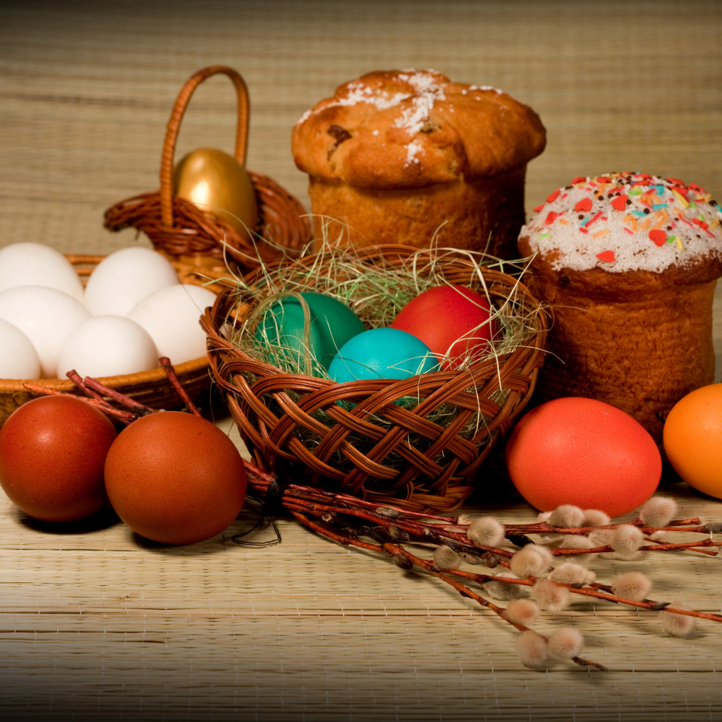 Пасхальные куличи, крашеные яйца и верба на Пасху