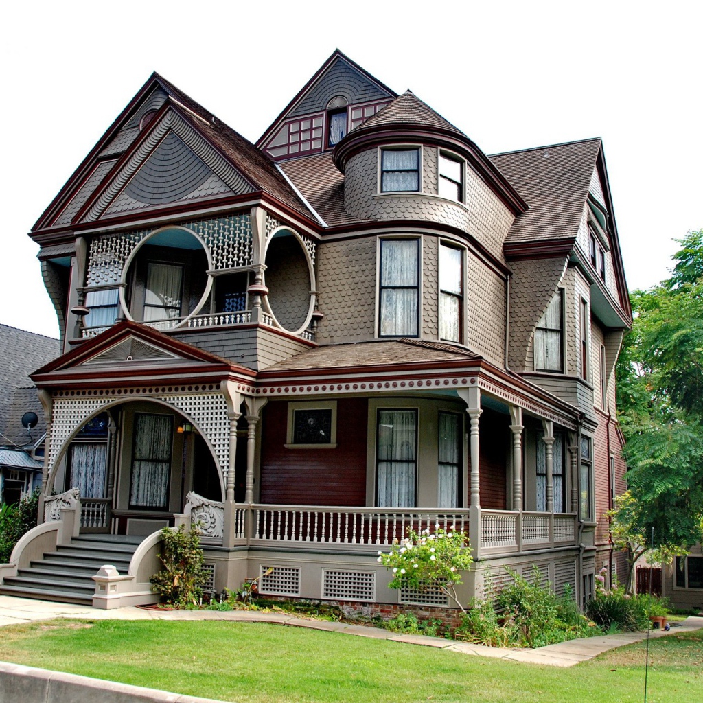 Большой красивый дом