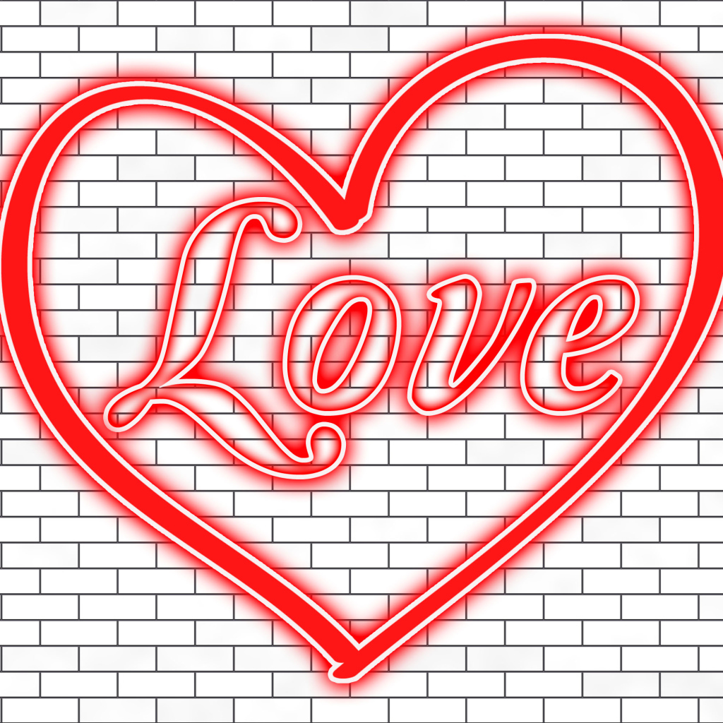 Красное сердце с надписью Любовь на кирпичной стене