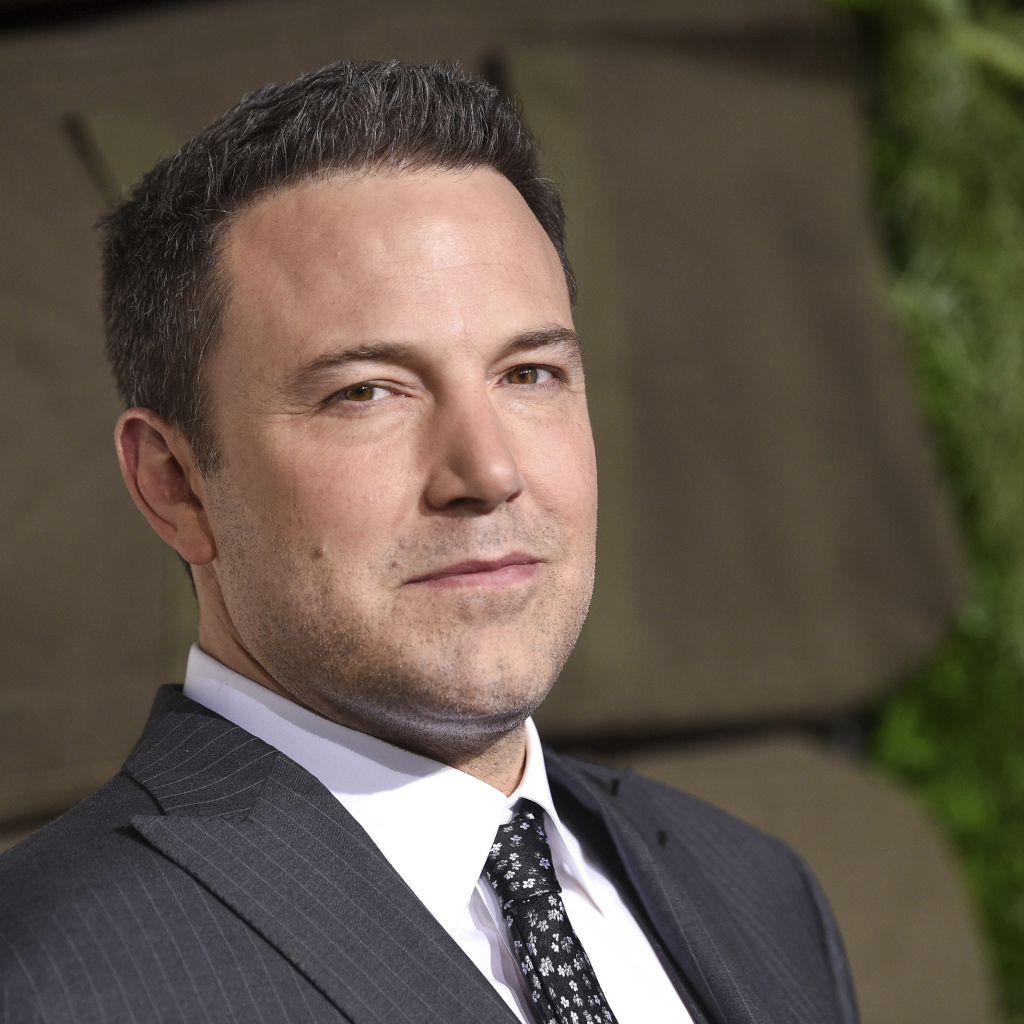 Актер Бен Аффлек в костюме