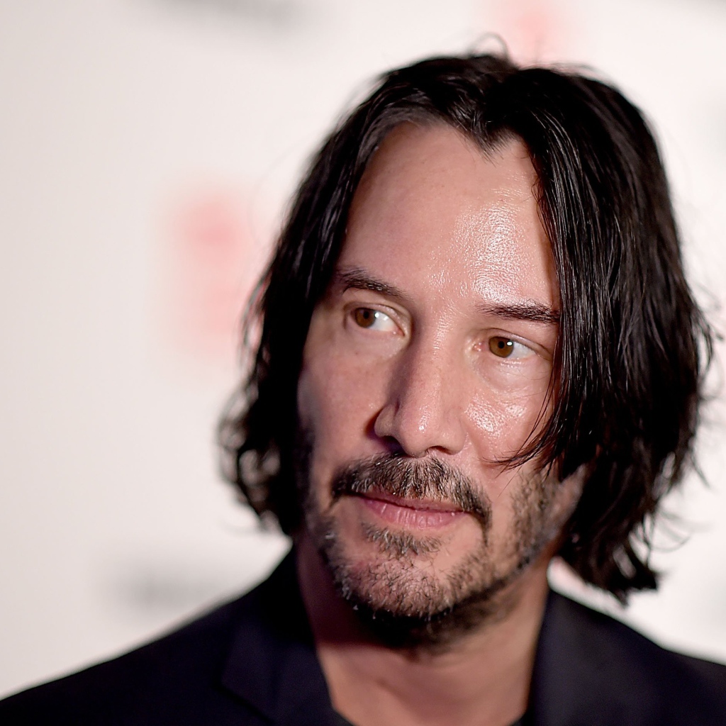 Кареглазый мужчина, актер Киану Ривз