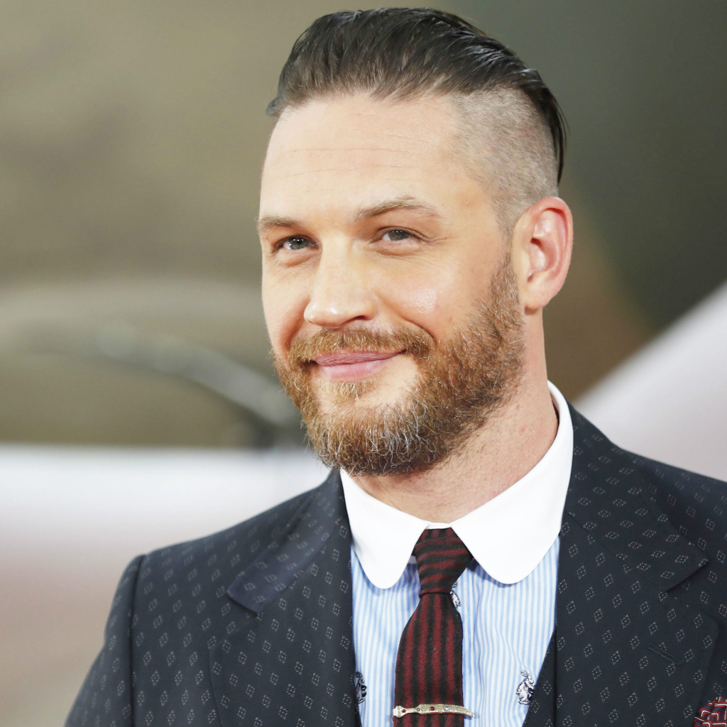 Красивый стильный мужчина актер Том Харди