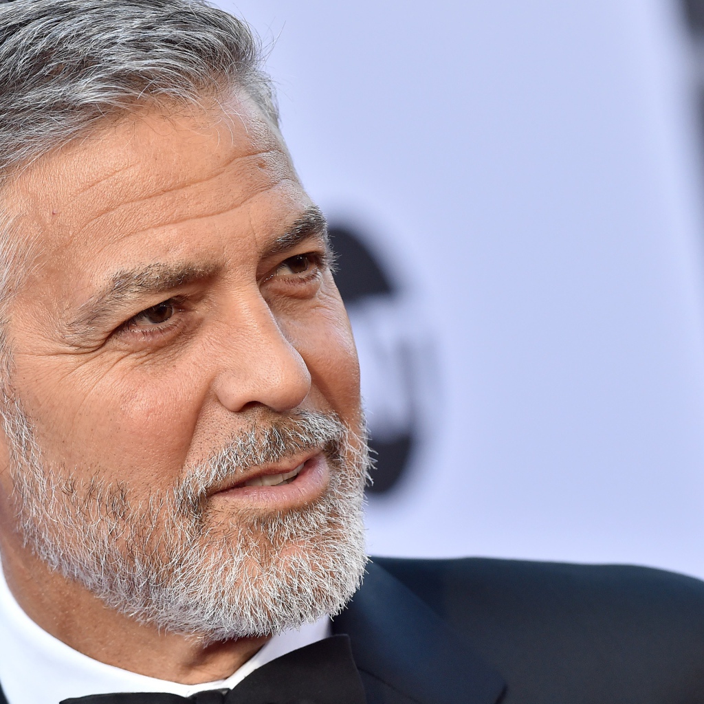 Красивый стильный мужчина, актер Джордж Клуни