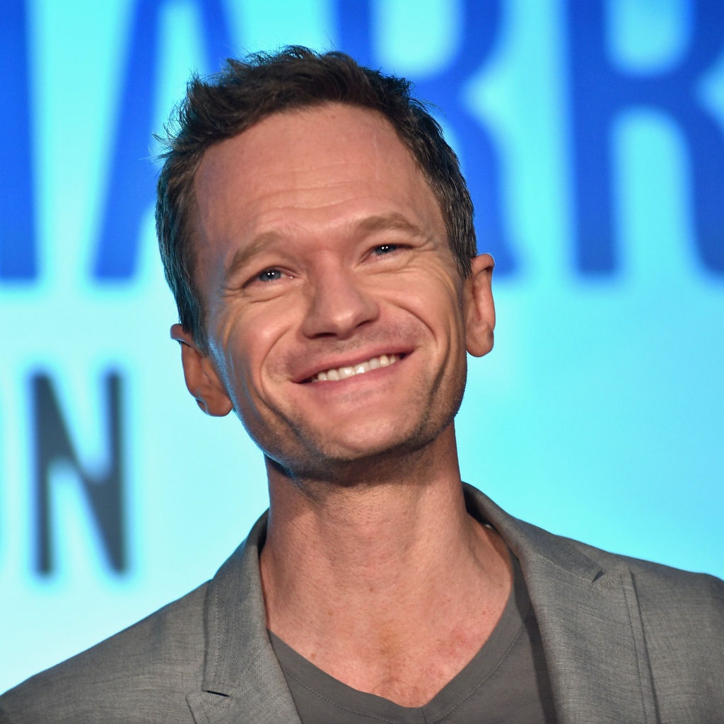 Улыбающийся мужчина актер Нил Патрик Харрис