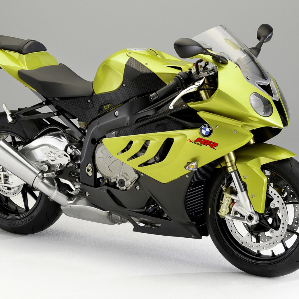 Мотоцикл BMW  S1000 на сером фоне