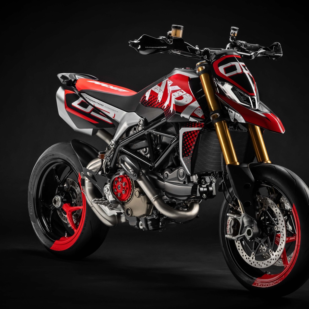 Мотоцикл Ducati Hypermotard 950 Concept 2019 года на сером фоне