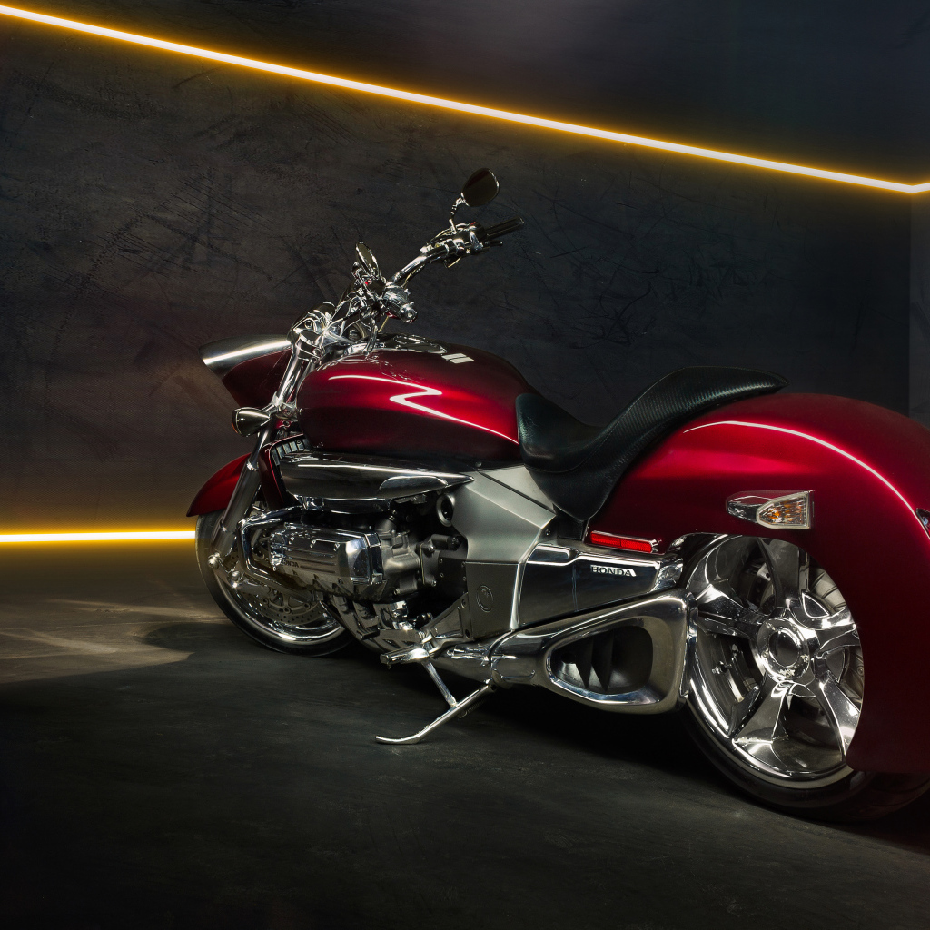 Большой мотоцикл Honda Valkyrie Rune 