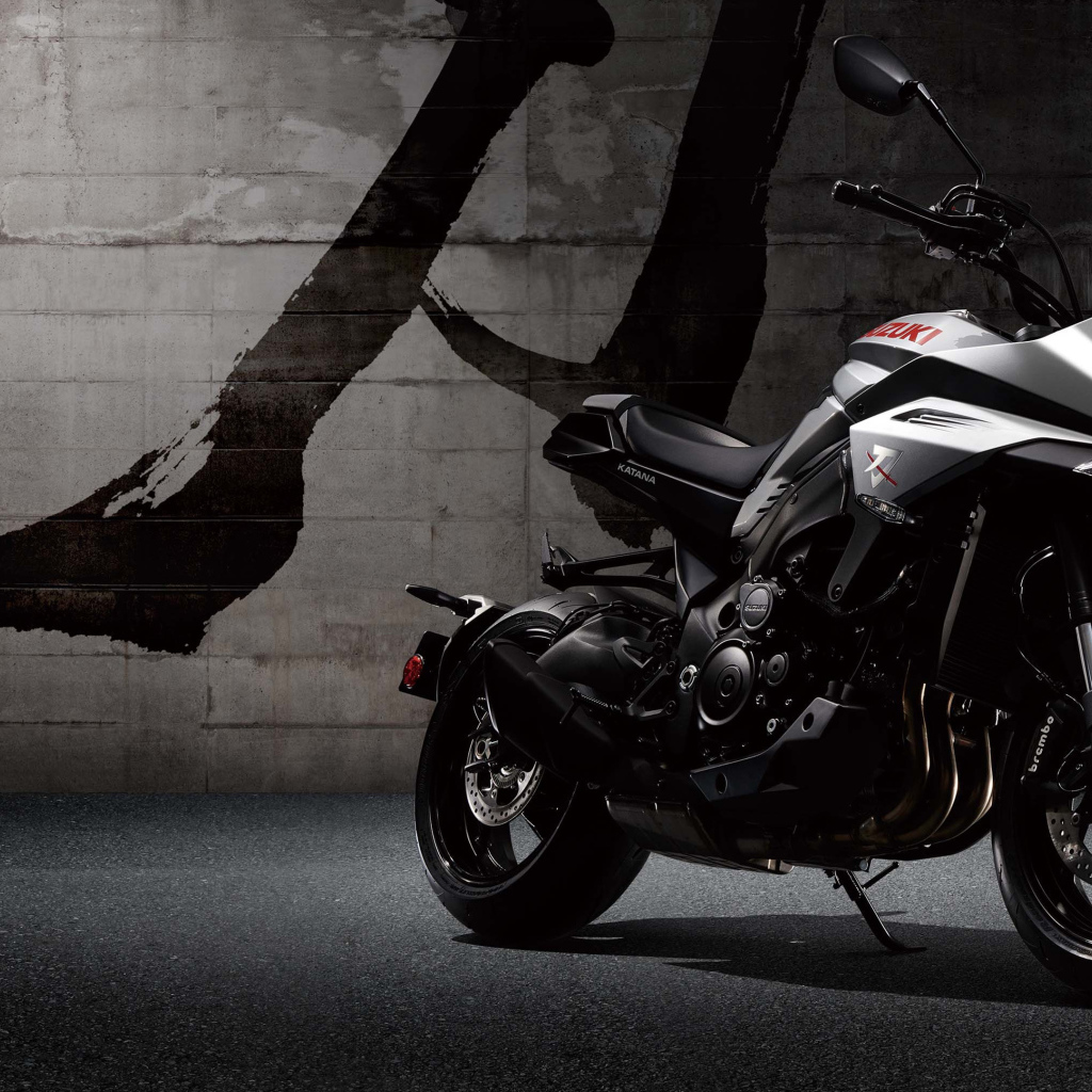 Черный стильный мотоцикл Suzuki Katana, 2020