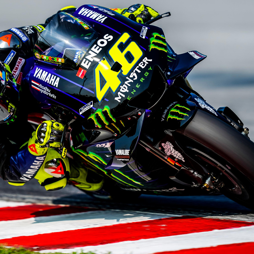 Итальянский мотогонщик Валентино Росси на мотоцикле Yamaha Racing MotoGP 2019