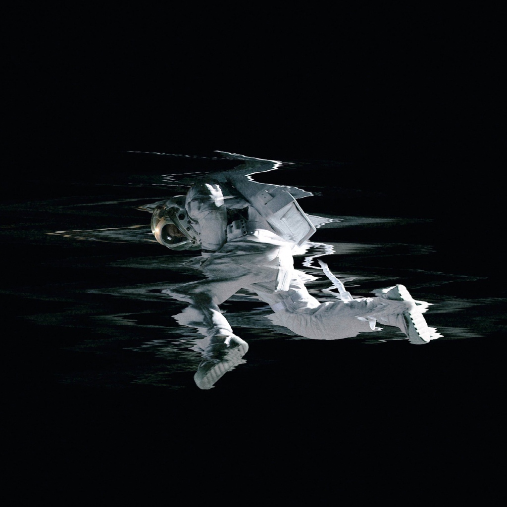 Астронавт на черном фоне постер фильма К звёздам, 2019 год