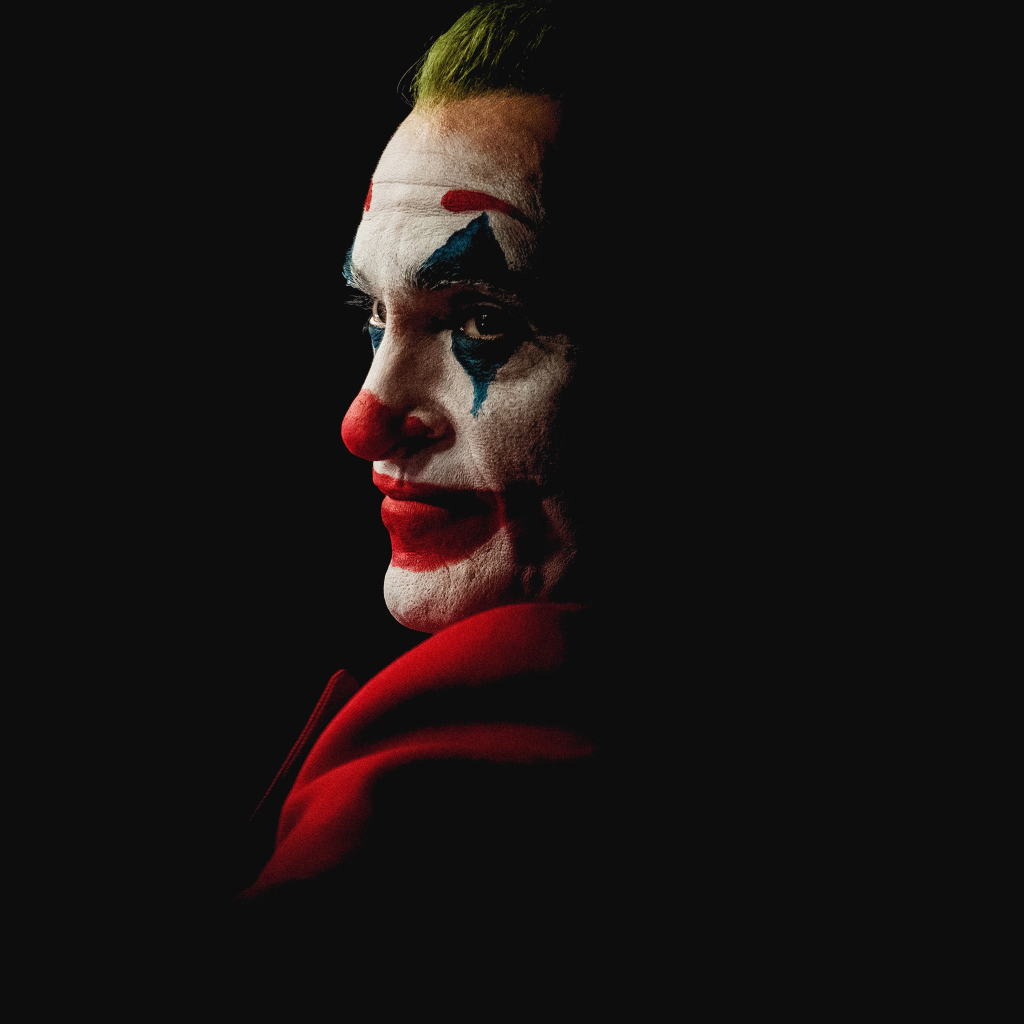 Джокер на черном фоне