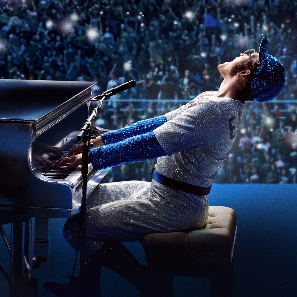 Персонаж фильма Рокетмен за роялем