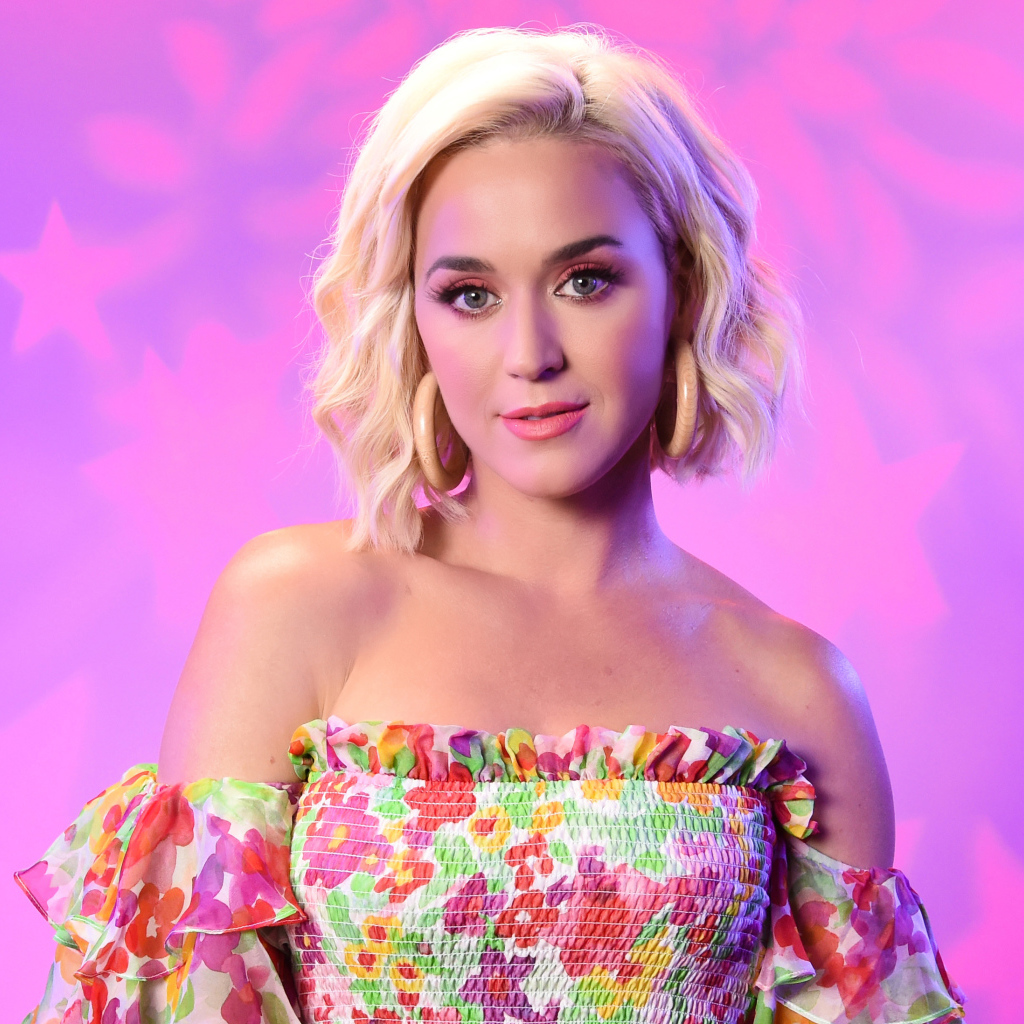 Красивая нежная девушка блондинка, певица Кэти Перри