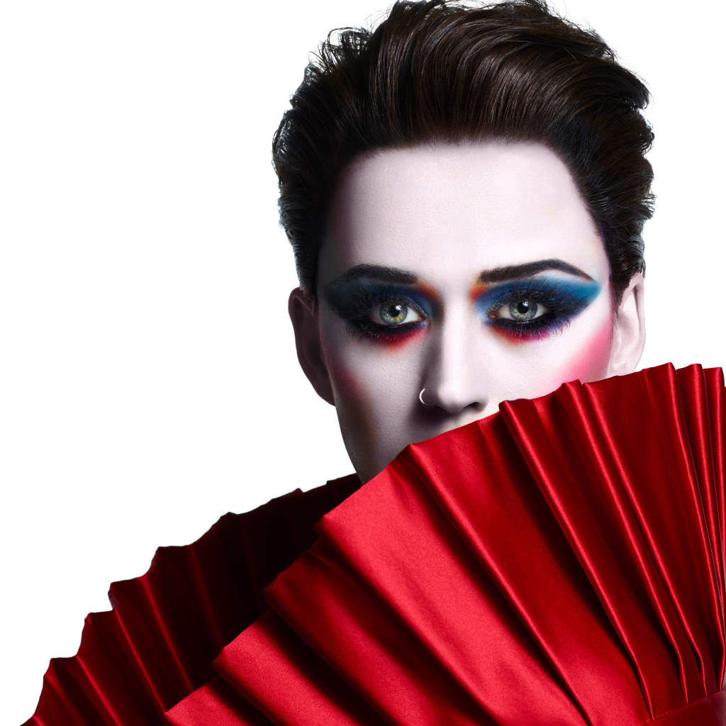 Ярка певица Кэти Перри на белом фоне