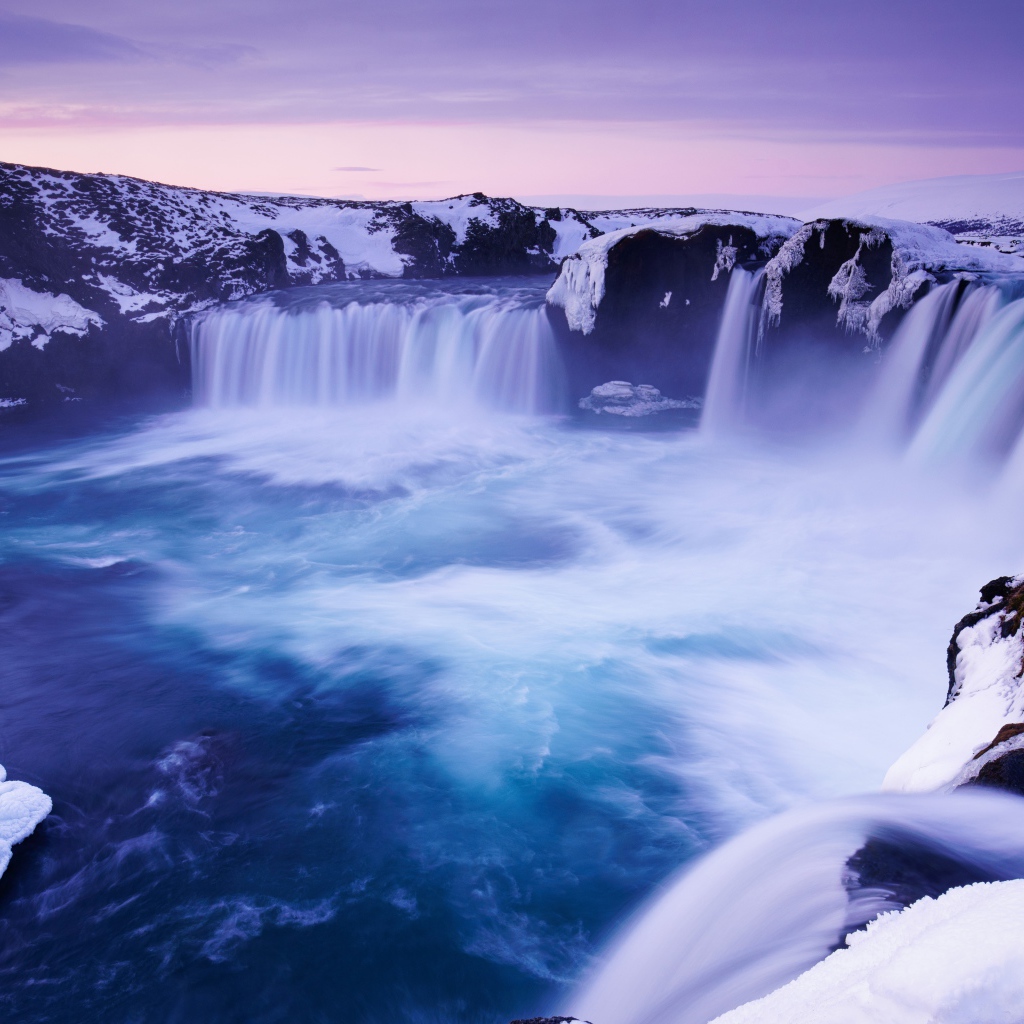 Зимний водопад Годафосс, Исландия