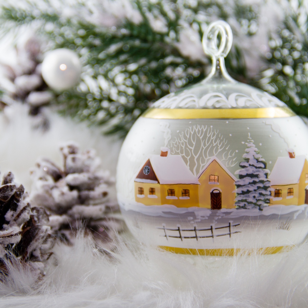 Красивый стеклянный шар с рисунком 