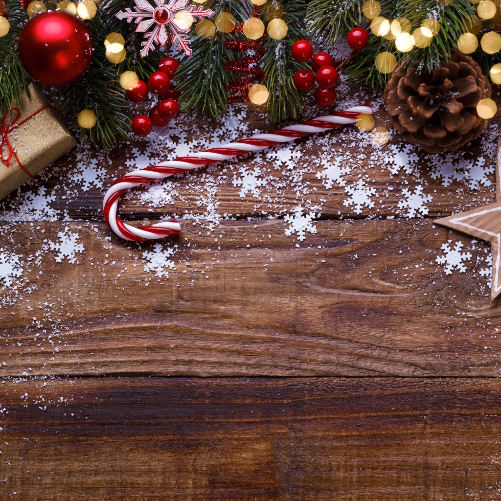 Новогодний декор на деревянном фоне, шаблон для открытки 