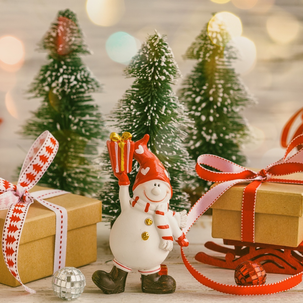 Елочные игрушки и подарки на Новый год 2020 