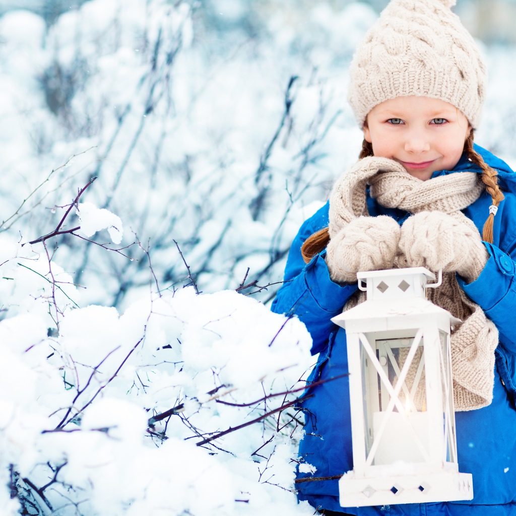 Девочка зимой. Дети зимой. Девочка зима. Маленькой девочки зимой текст. Зимняя сказка фотосессия.