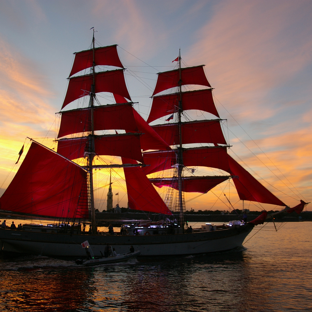 Большой корабль с алыми парусами на фоне заката