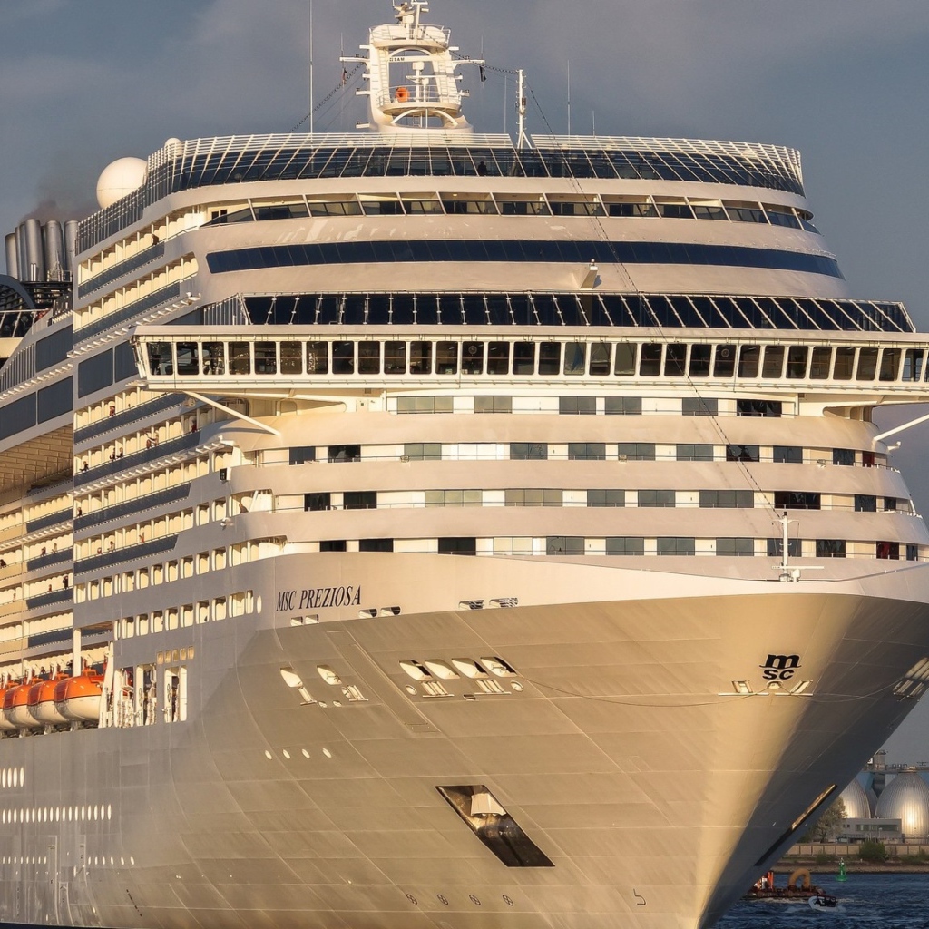 Круизный лайнер MSC Preziosa отправляется в плаванье
