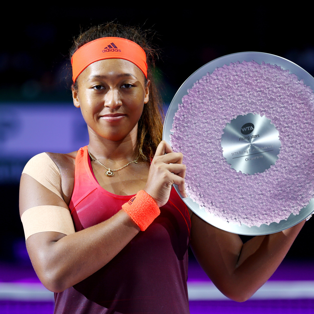 Японская теннисистка Наоми Осака с наградой 