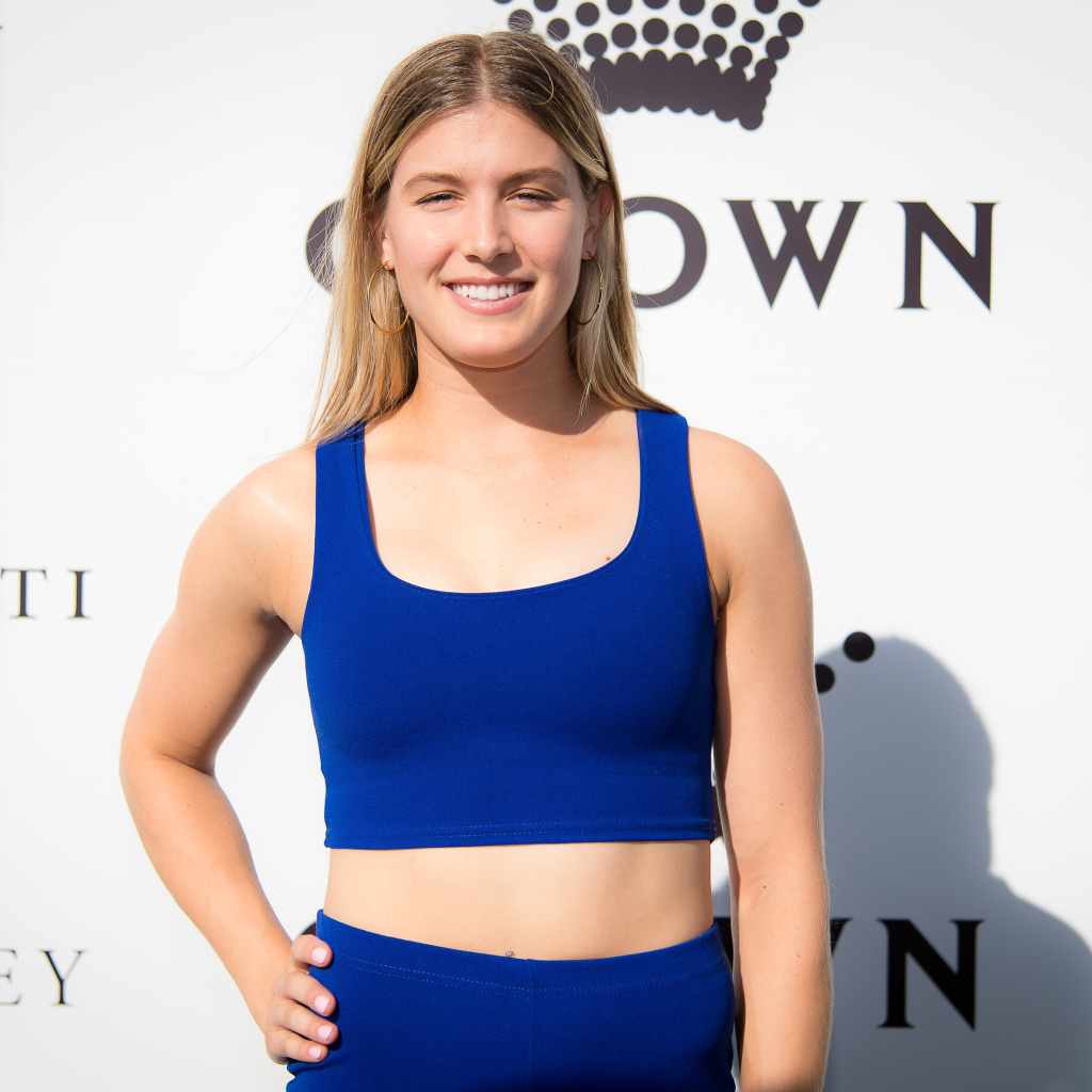 Молодая улыбающаяся девушка, теннисистка Эжени Бушар