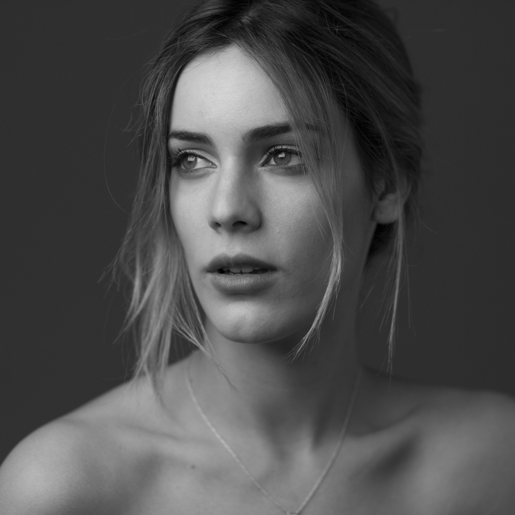 Актриса Алехандра Оньева черно -  белое фото 