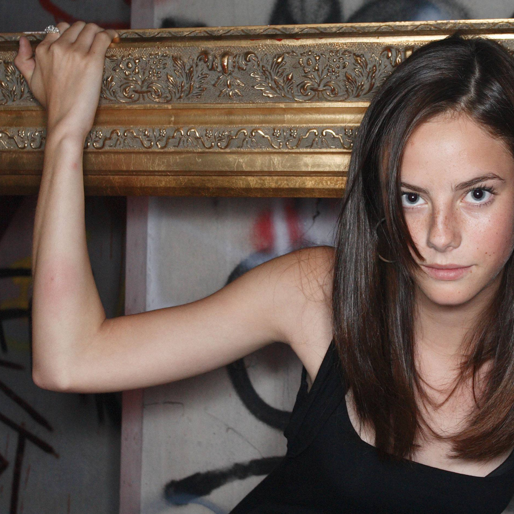 Актриса Кая Скоделарио в картине