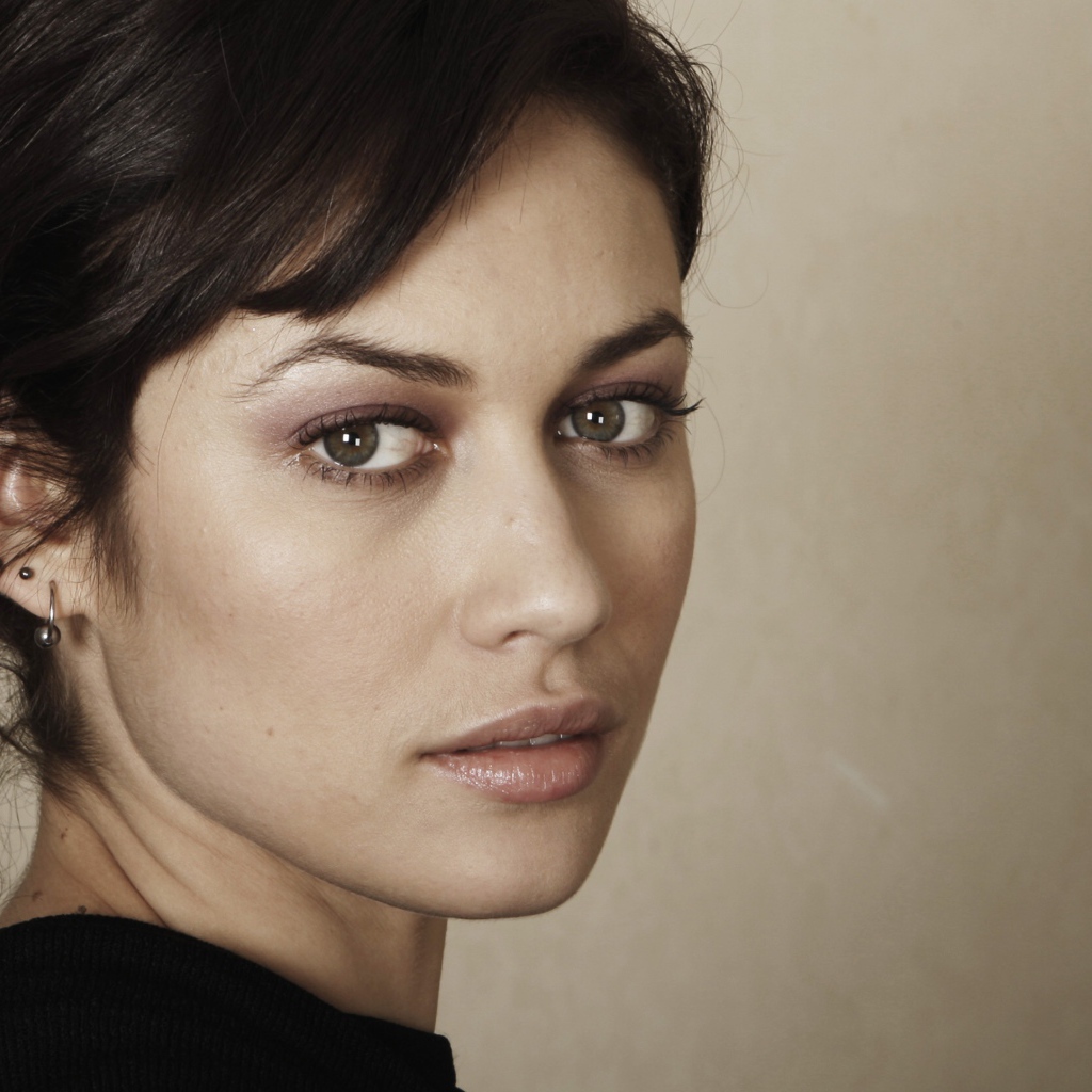 Актриса Ольга Куриленко с зелеными глазами