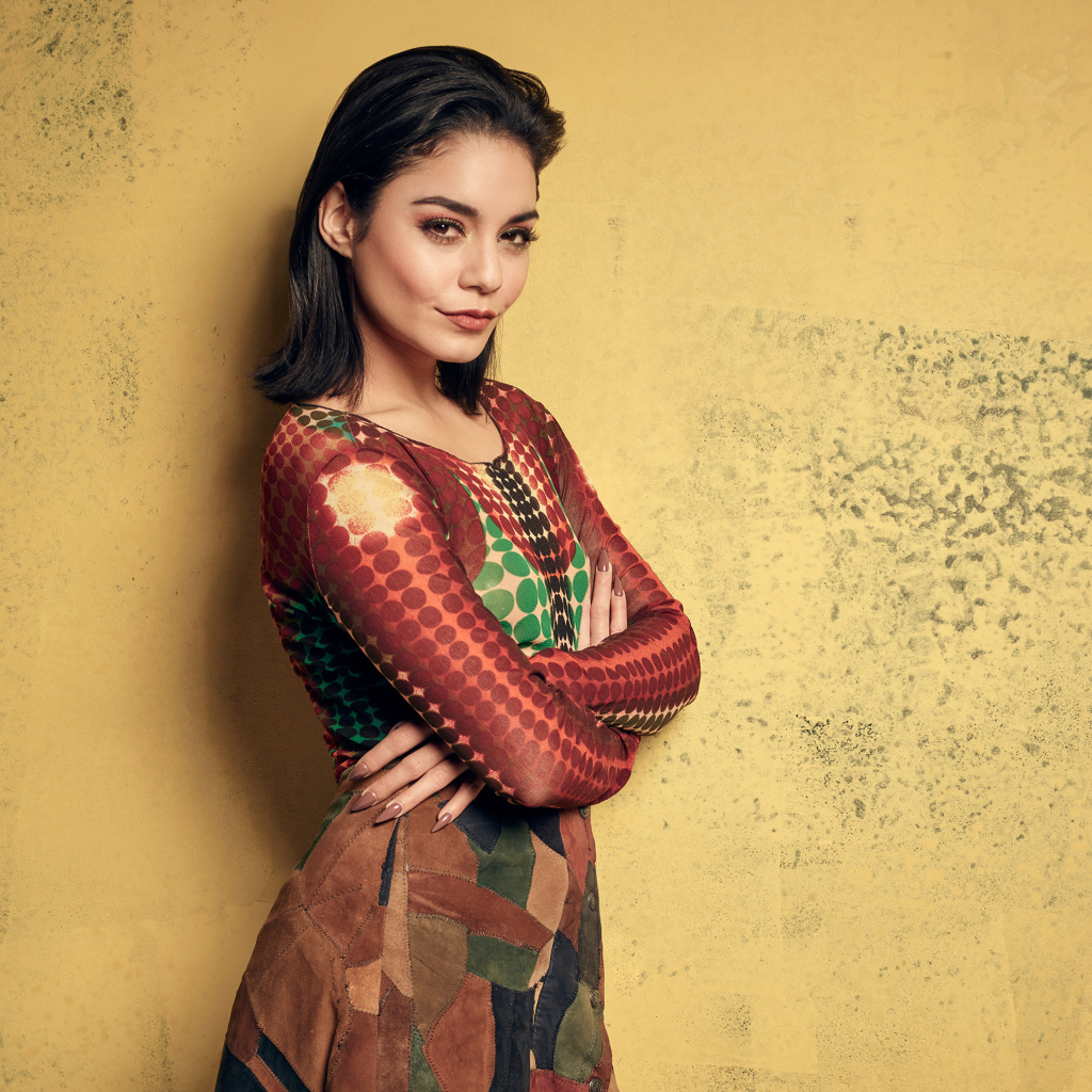 Американская актриса Ванесса Хадженс на фоне стены