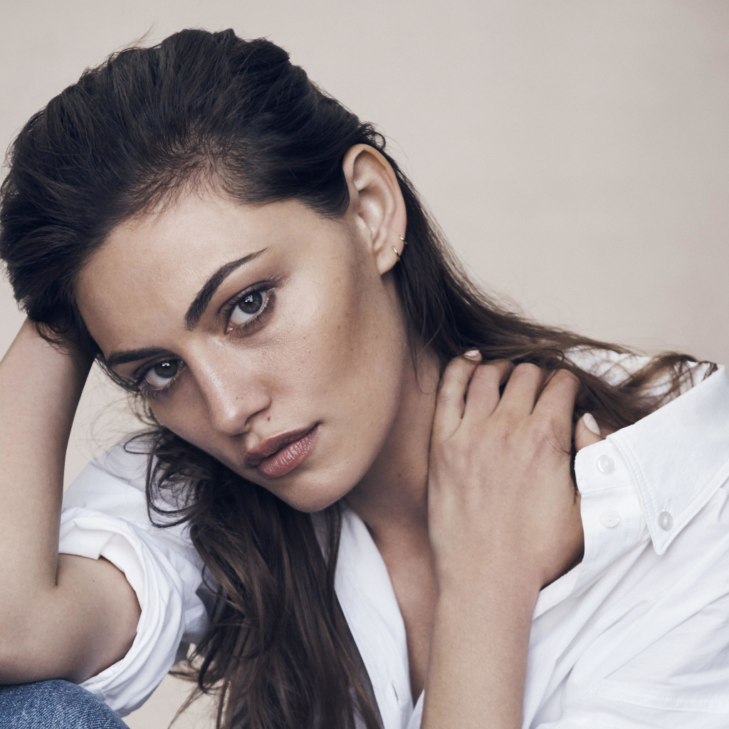 Австралийская актриса Фиби Тонкин