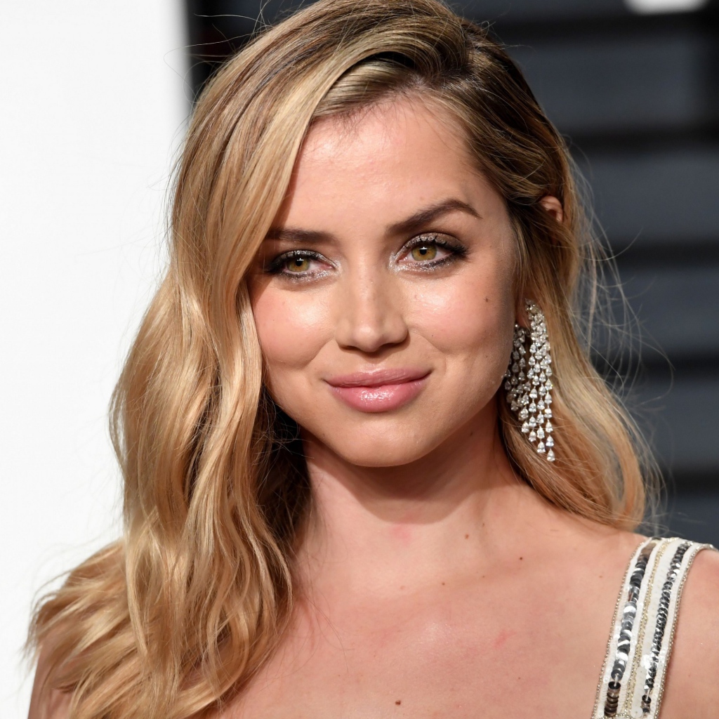 Красивая кубино - испанская актриса Ана де Армас 