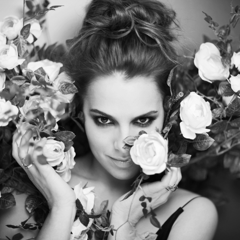 Красивая швейцарская актриса Мелиа Крейлинг черно белое фото