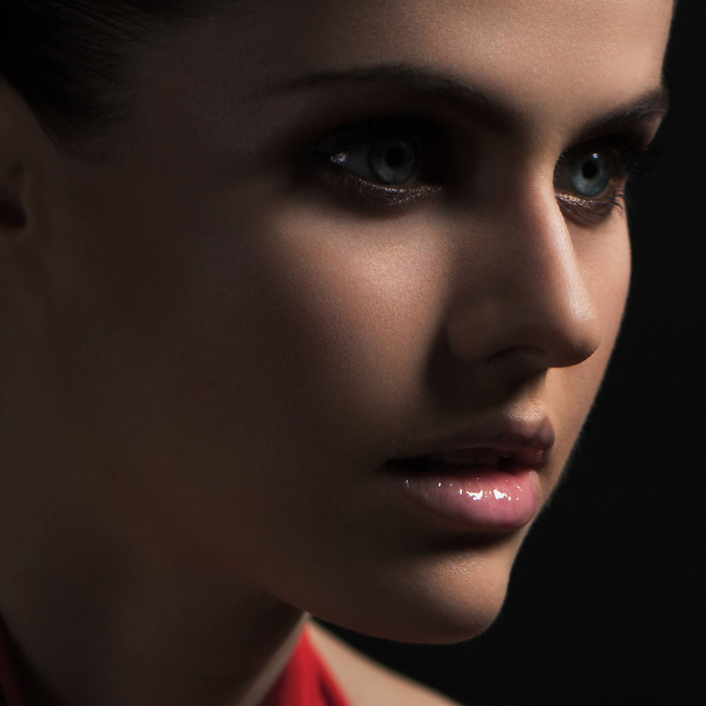 Красивая актриса Александра Даддарио лицо крупным планом