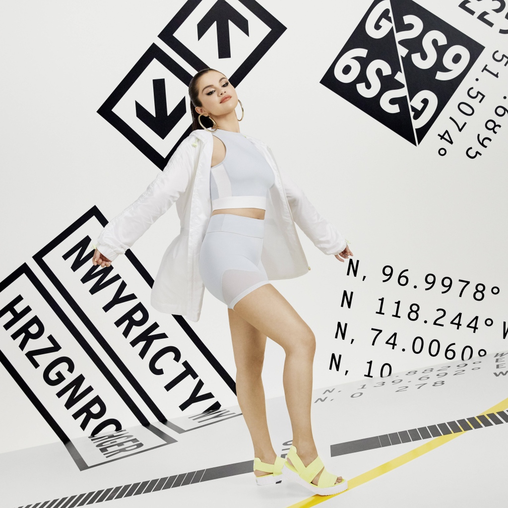 Красивая спортивная девушка, актриса Селена Гомез