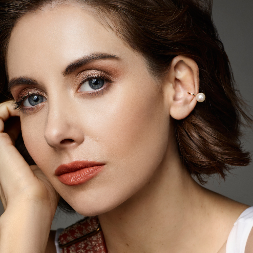 Красивая голубоглазая женщина, актриса Элисон Бри