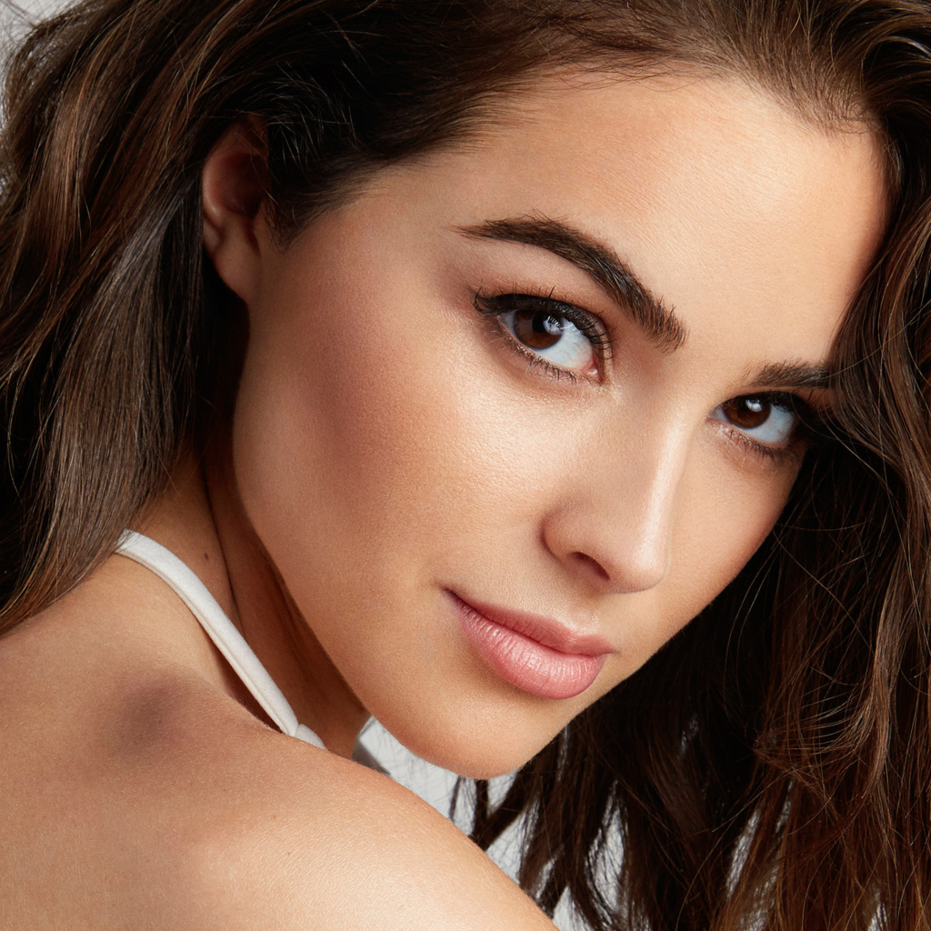 Красивая девушка, американская актриса и модель Оливия Калпо лицо крупным планом