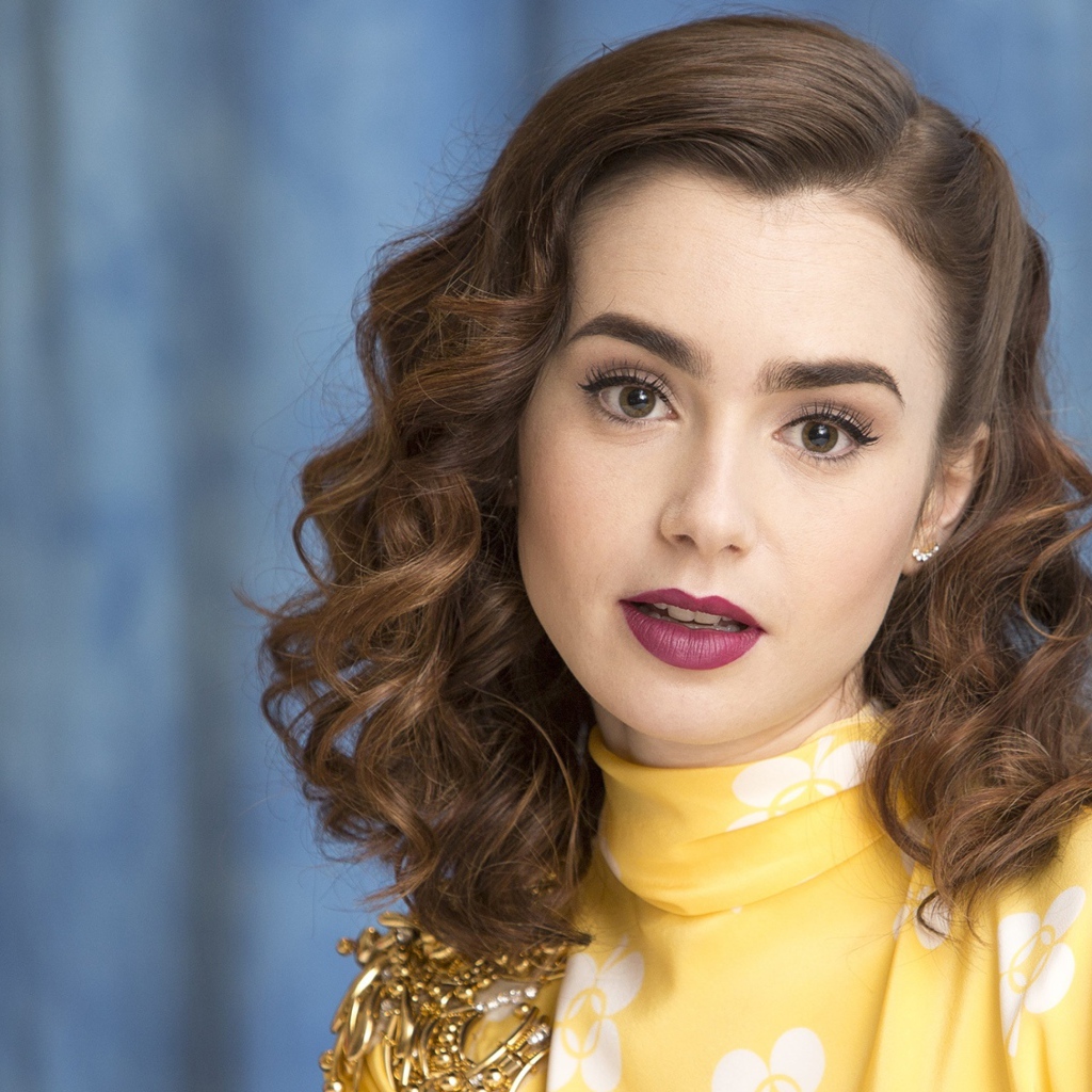 Красивая девушка, актриса Лили Коллинз