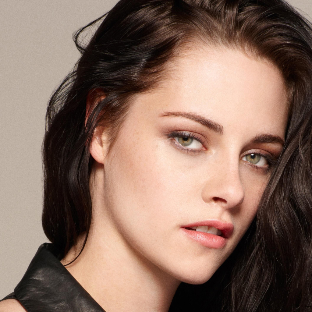 Голубоглазая брюнетка, актриса Кристен Стюарт