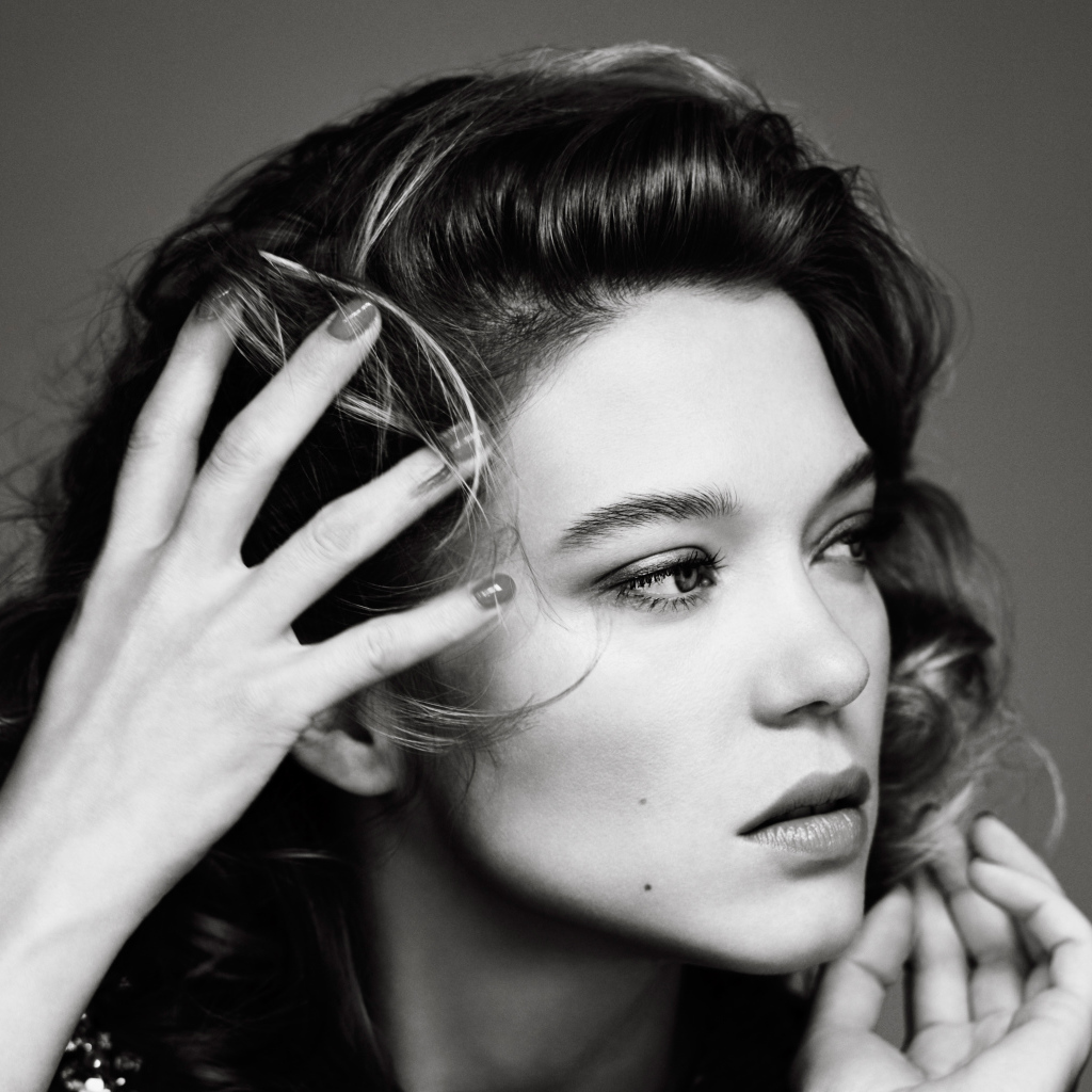 Французская актриса Леа Сейду  черно белое фото