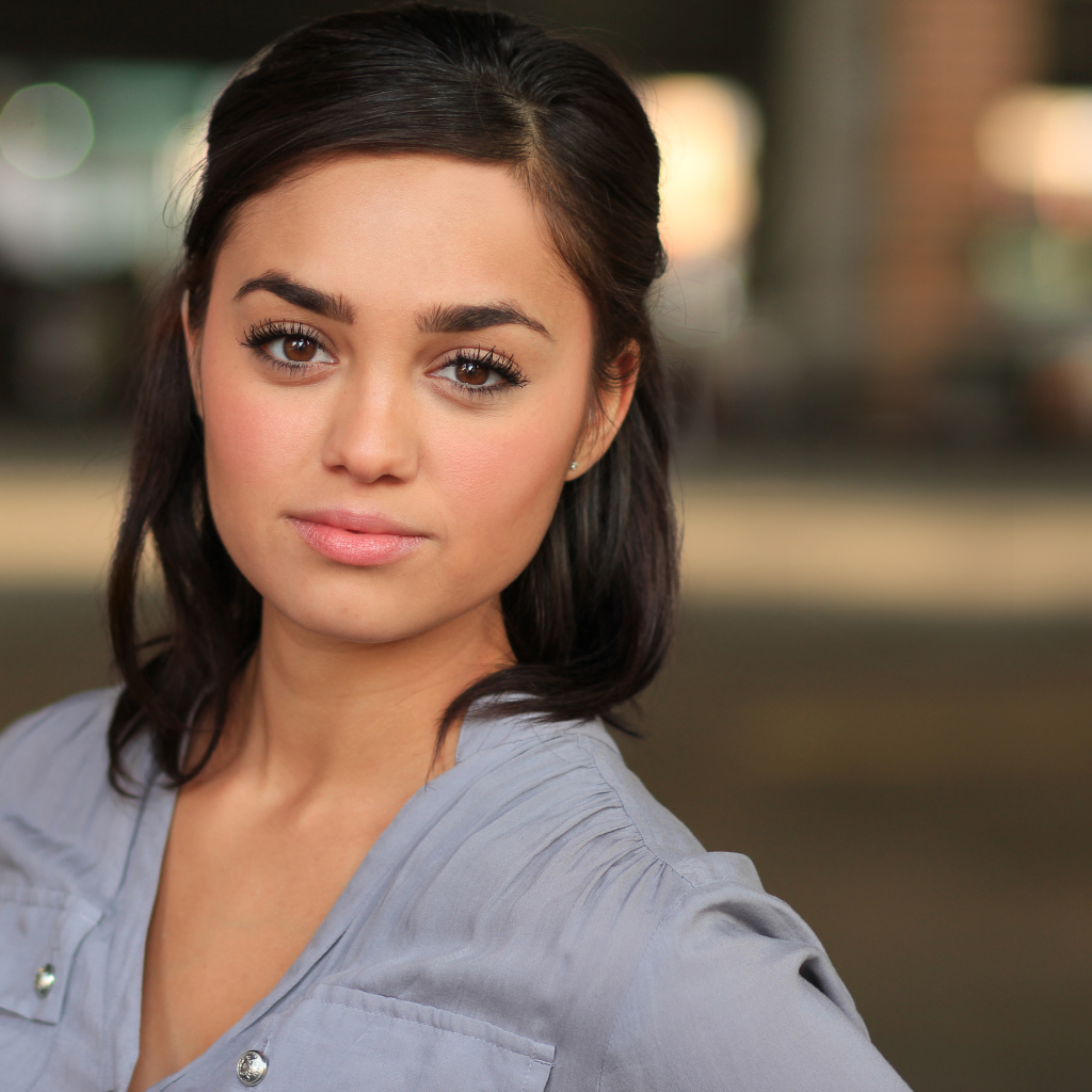 Индийская актриса Шази Раджа с карими глазами 