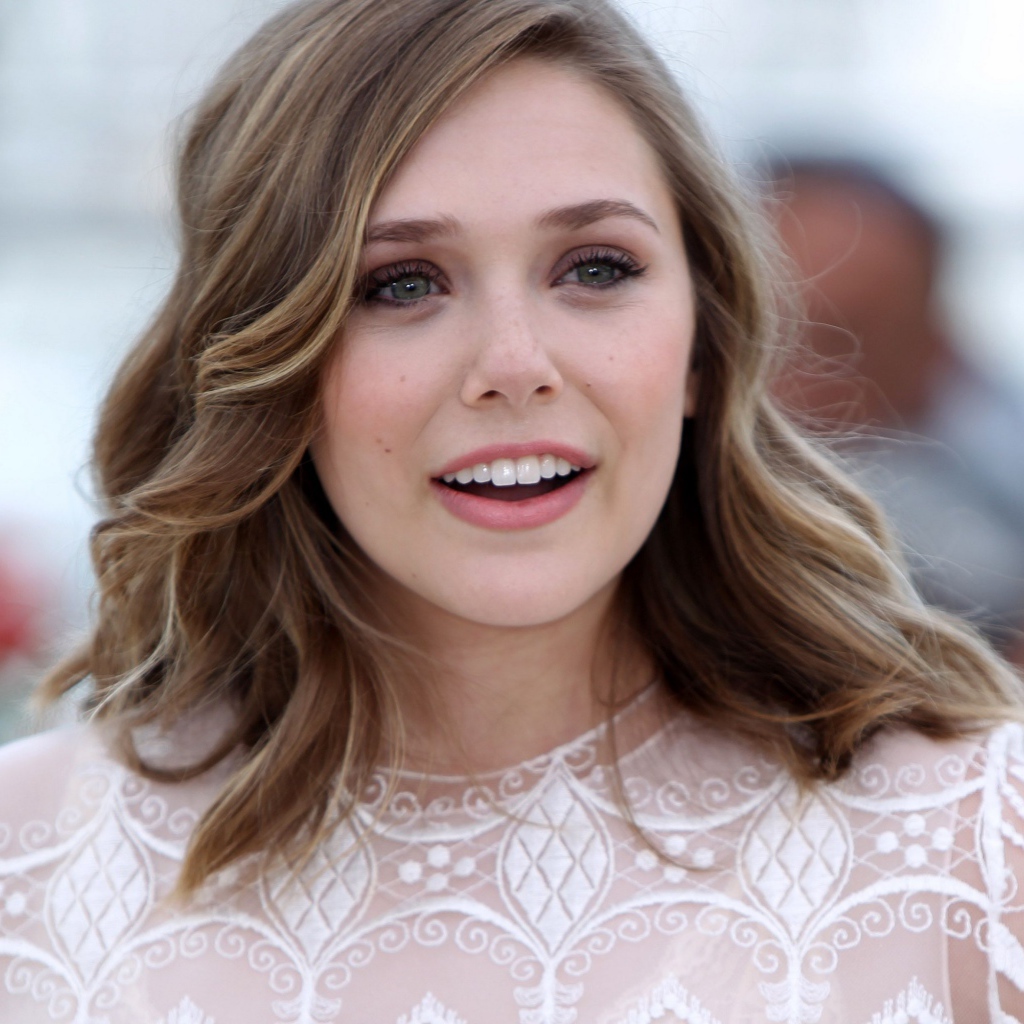 Популярная молодая актриса Элизабет Олсен